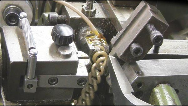 Machine producing silver chain jewellery